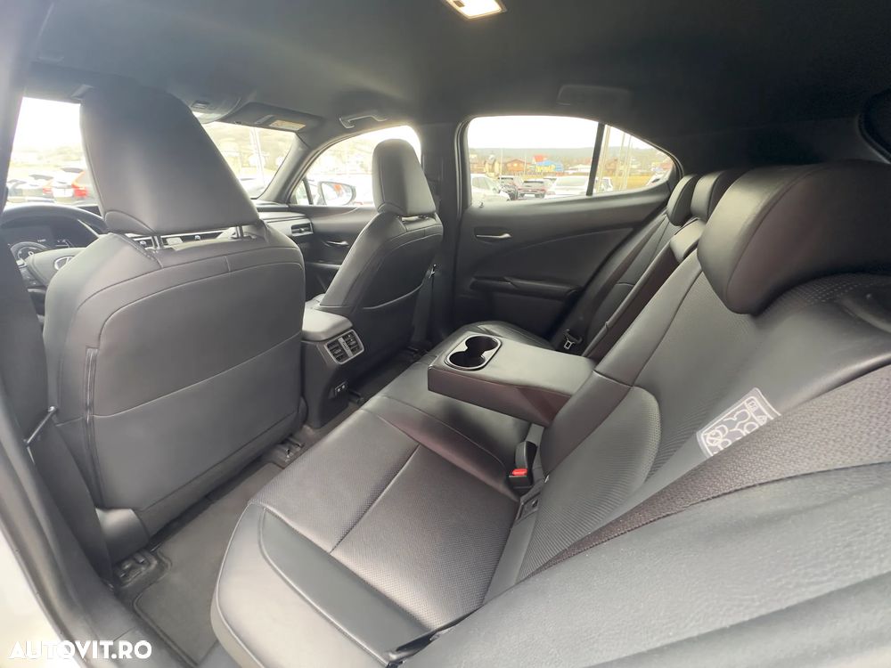 Lexus UX 250h (E-FOUR) Executive Line - 18