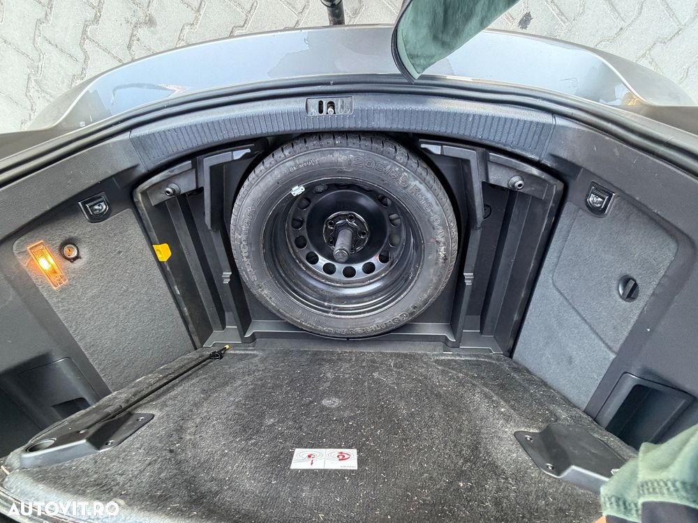 Volkswagen Touran 2.0 TDI DPF DSG Life - 30