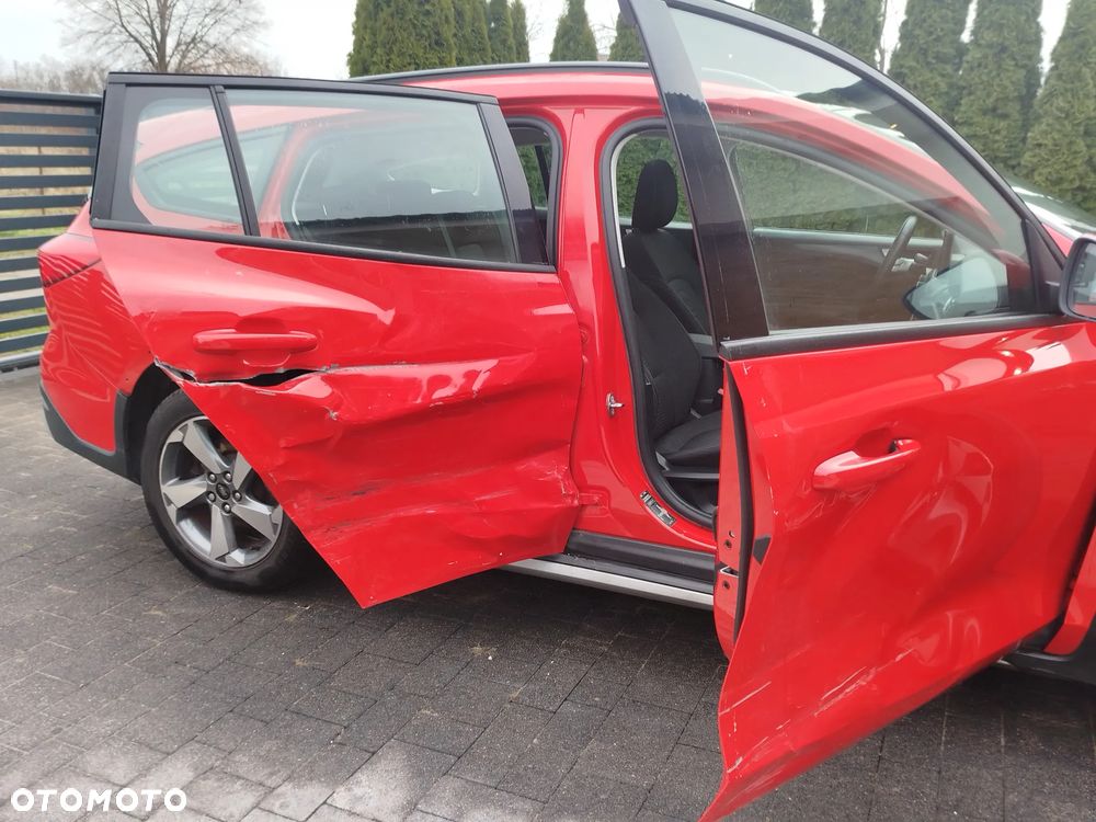 Ford Focus 1.0 EcoBoost Hybrid ACTIVE - 18