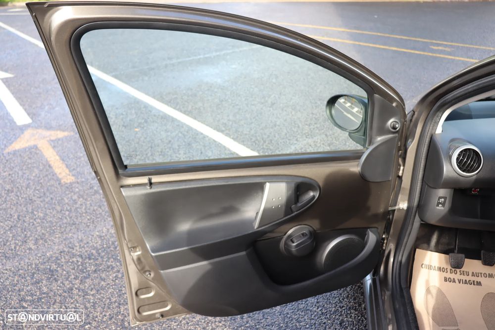 Toyota Aygo Connect - 43
