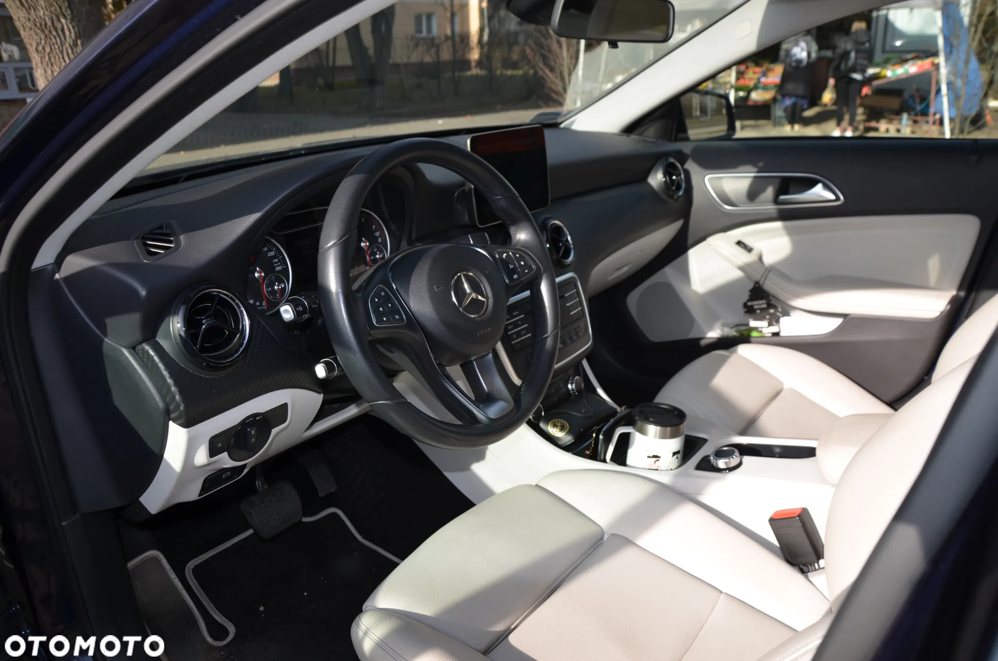 Mercedes-Benz GLA 200 7G-DCT - 10