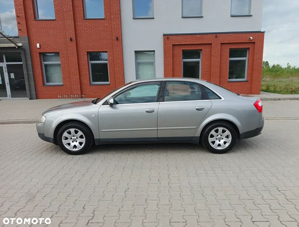 Audi A4 Limousine - 3