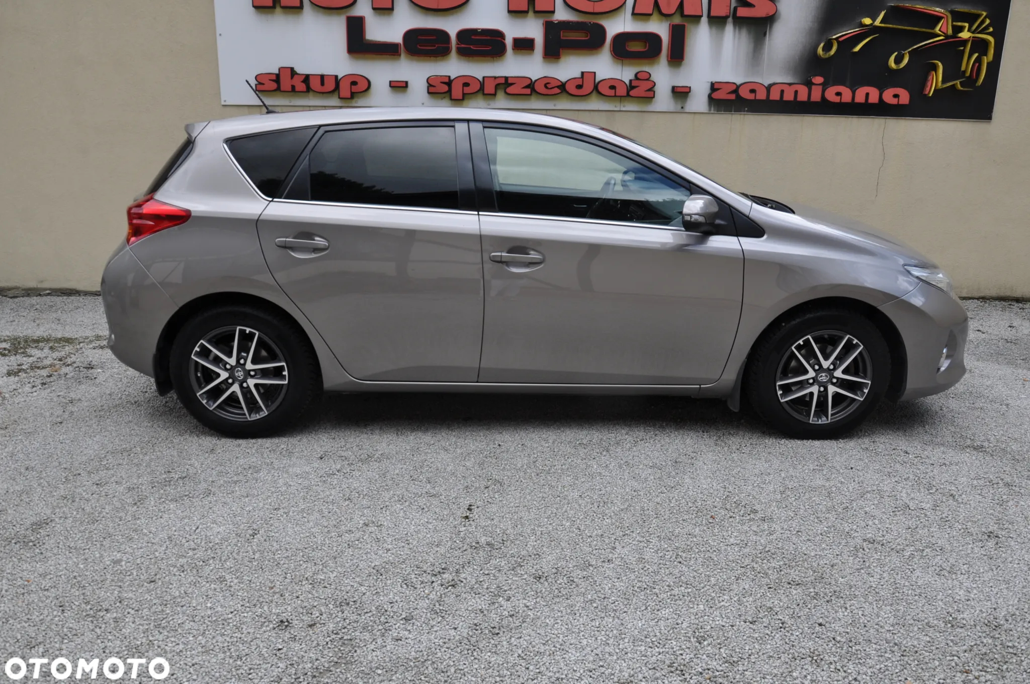 Toyota Auris - 12