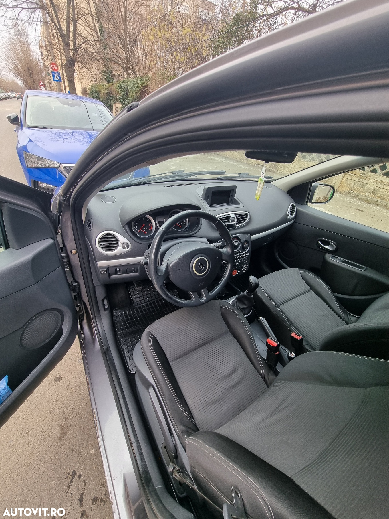 Renault Clio III 1.2 16V Authentique - 3