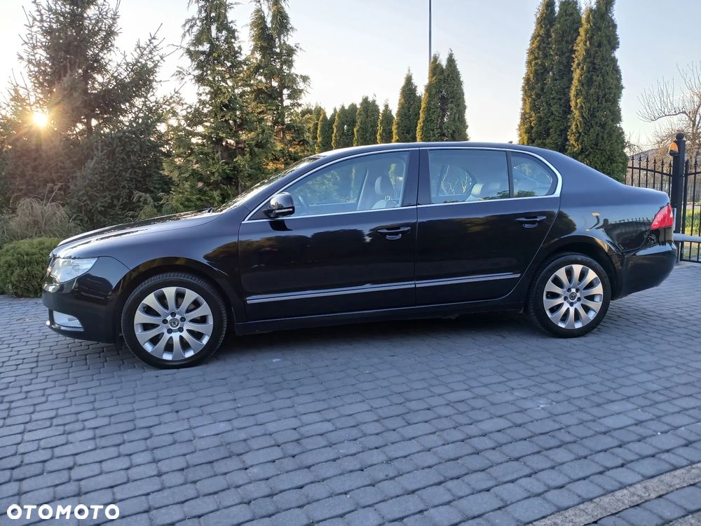 Skoda Superb 2.0 TDI Exclusive - 2