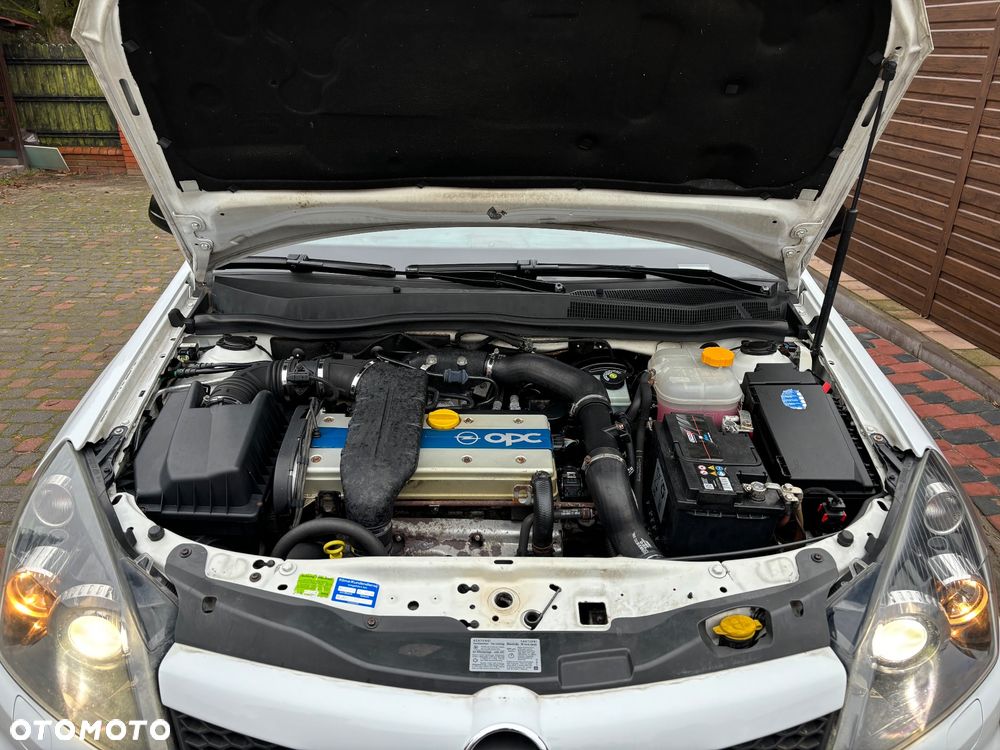 Opel Astra OPC Nürburgring Edition - 16