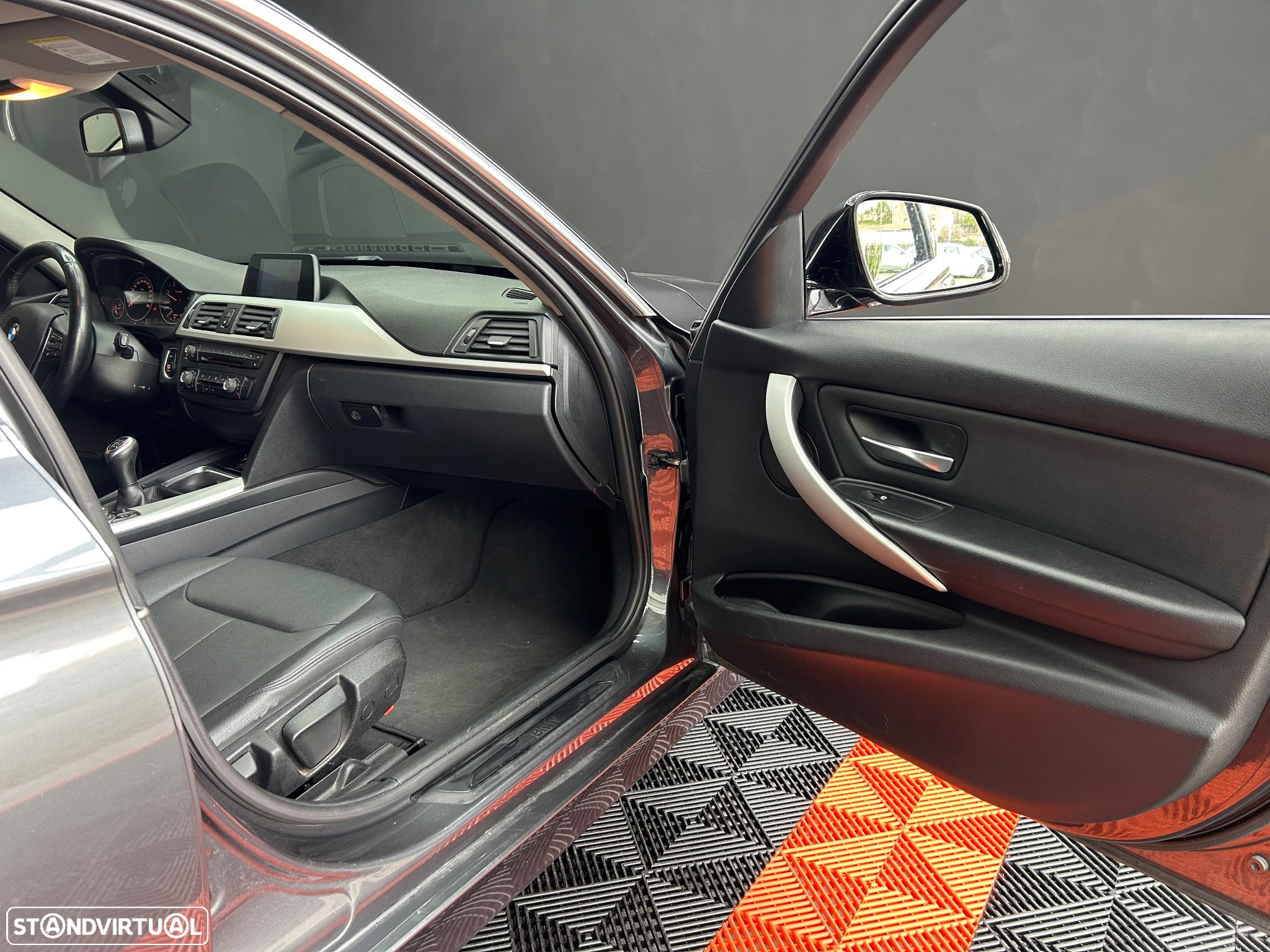 BMW 318 d Touring Navigation - 35