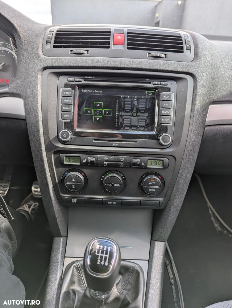 Skoda Octavia 2.0 TDI CR DPF RS - 13