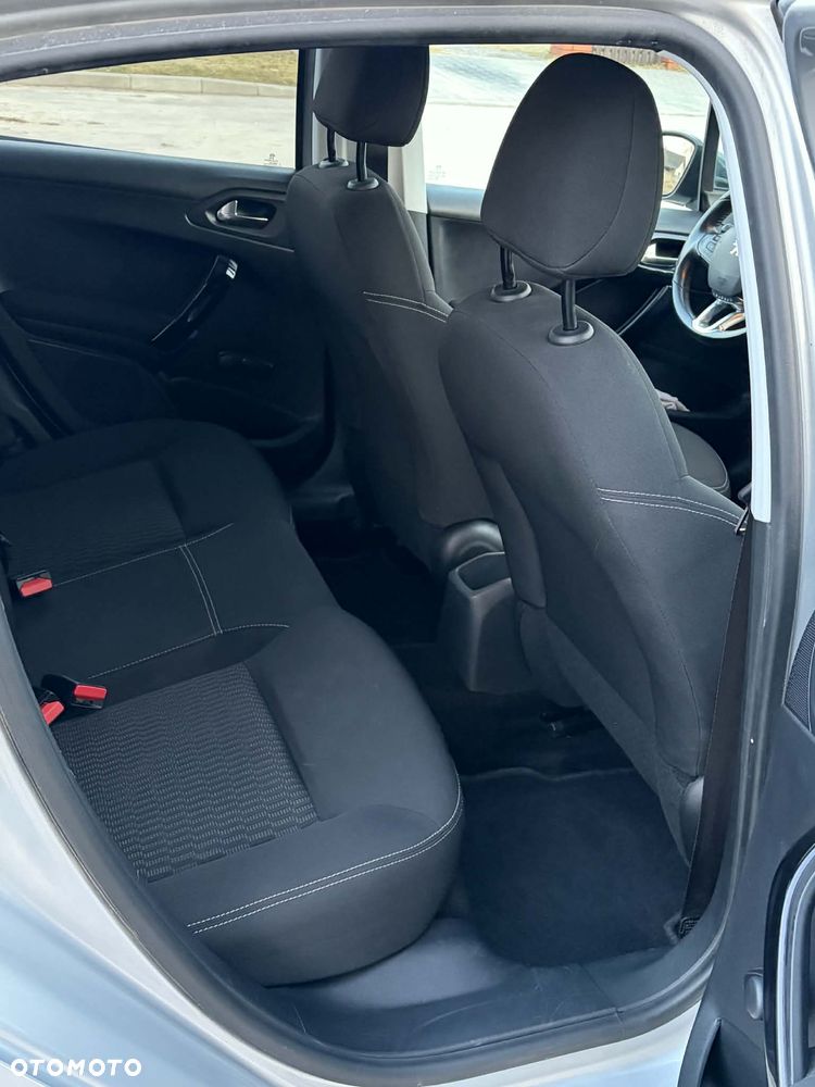 Peugeot 208 - 6