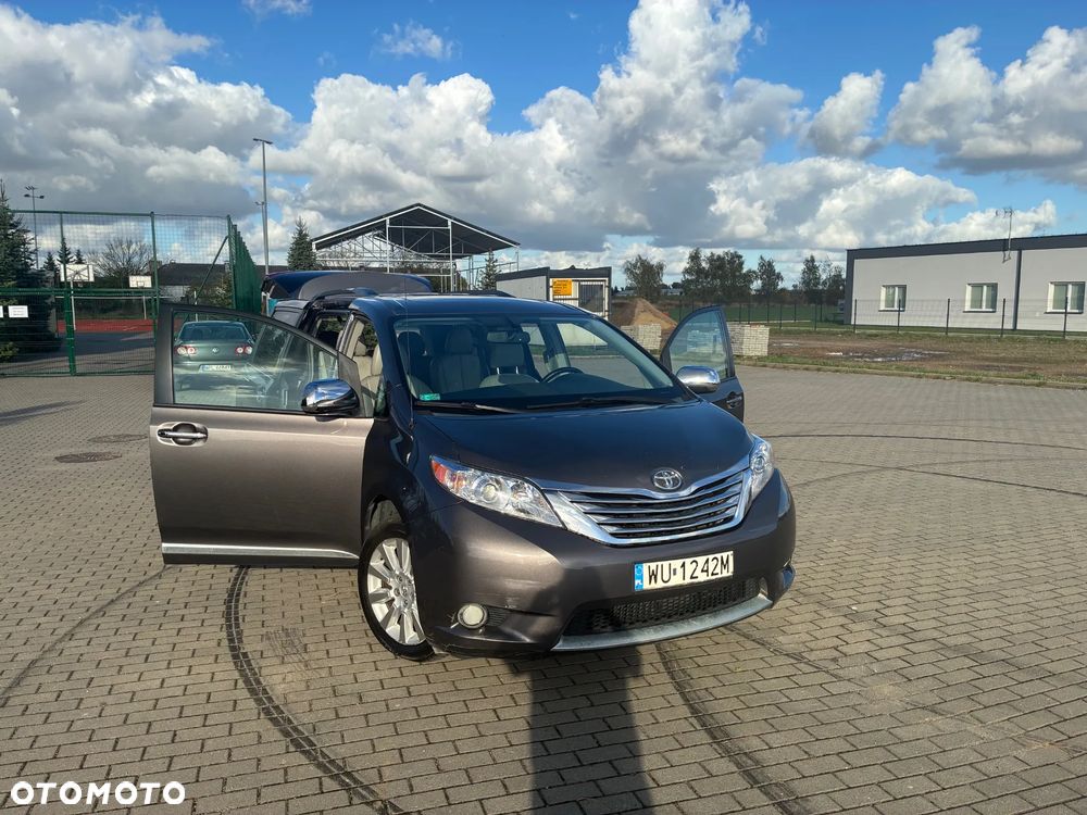 Toyota Sienna 2012 photo 5