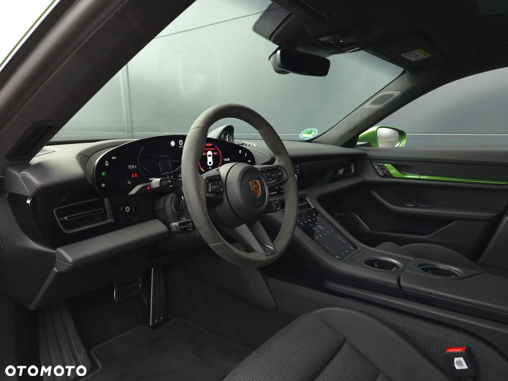 Porsche Taycan Turbo - 14