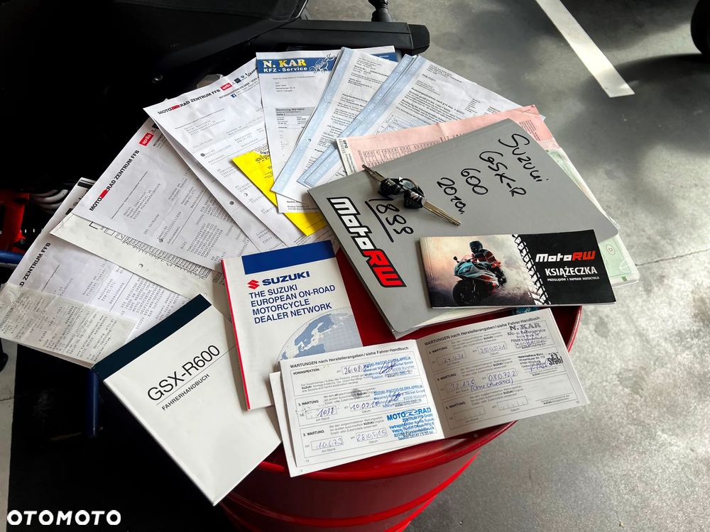 Suzuki GSX-R - 25
