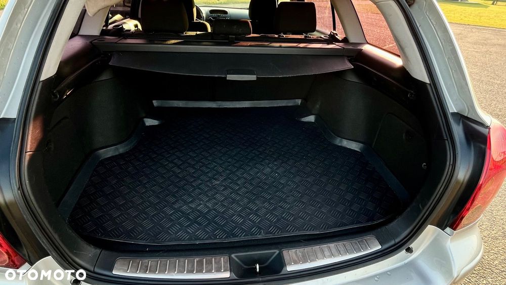 Toyota Avensis 1.8 VVT-i Sol - 20