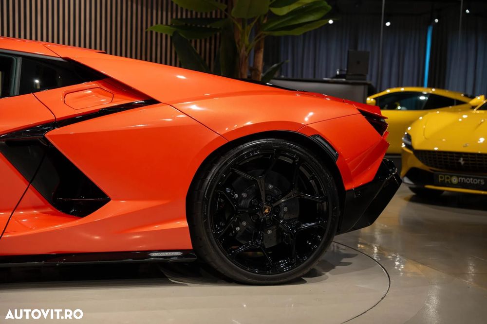 Lamborghini Revuelto - 4