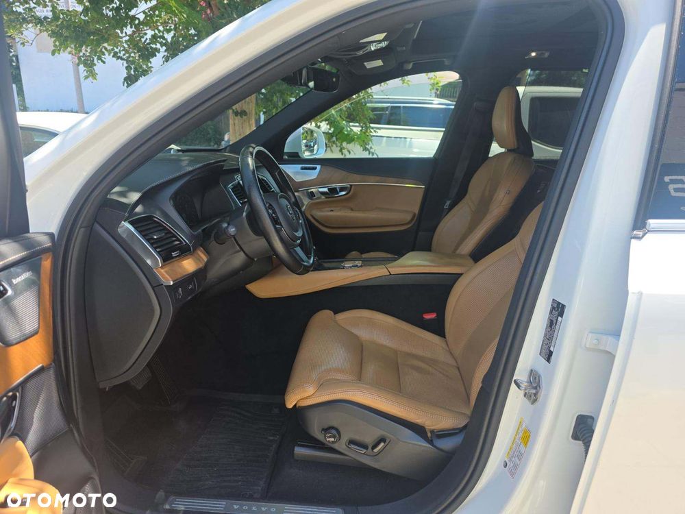 Volvo XC 90 - 9