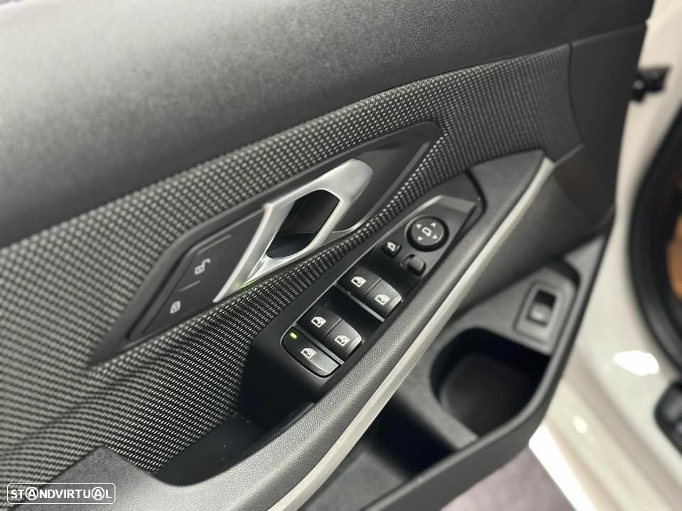 BMW 318 d Touring Pack Desportivo M Auto - 11