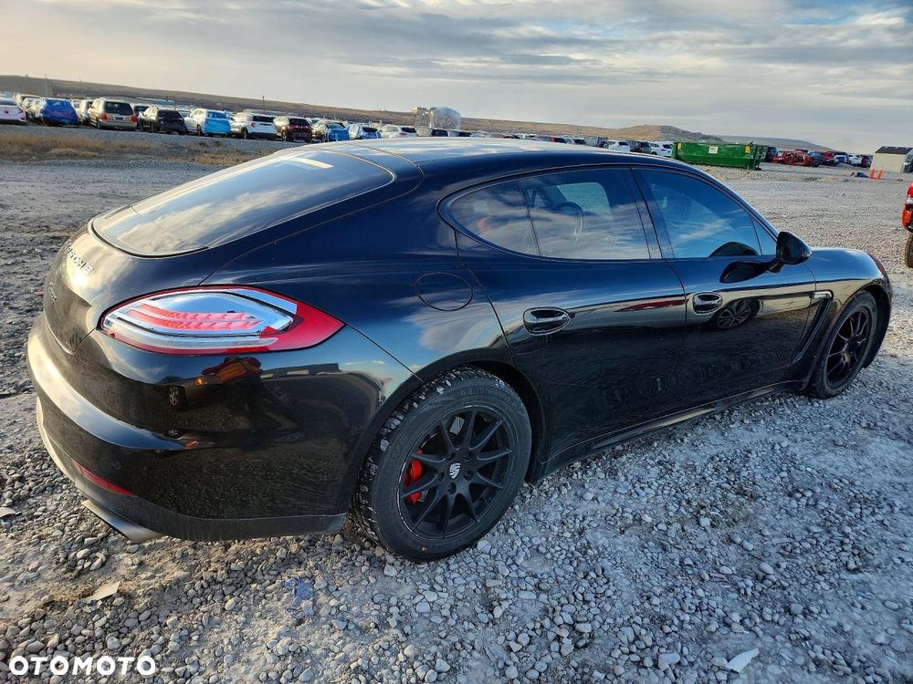 Porsche Panamera - 4