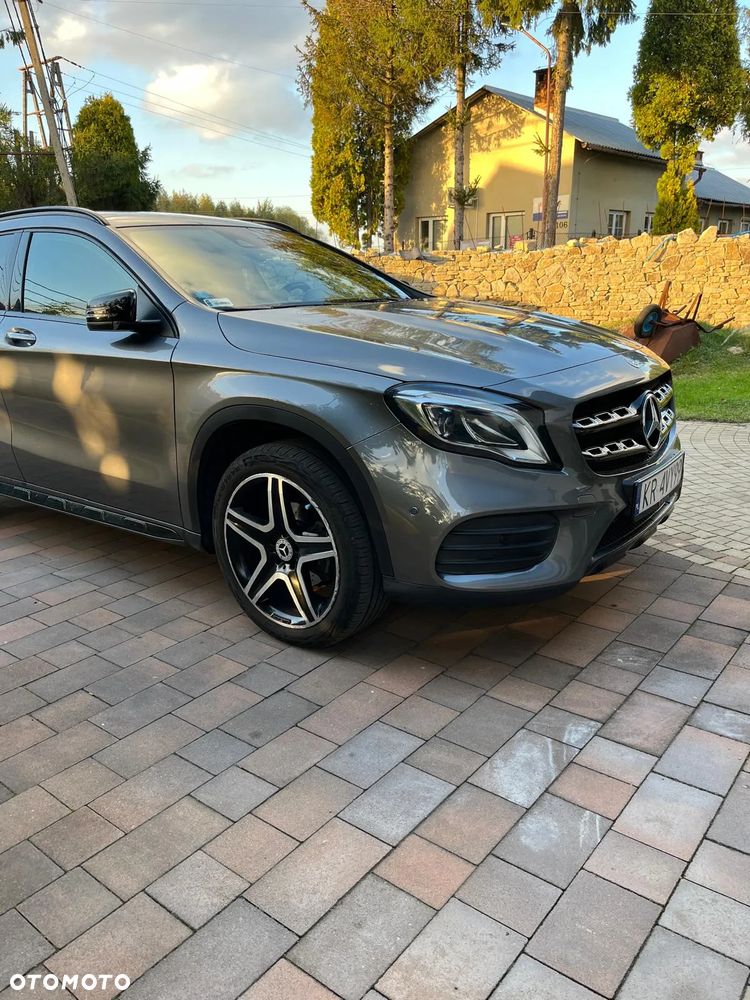 Mercedes-Benz GLA - 2