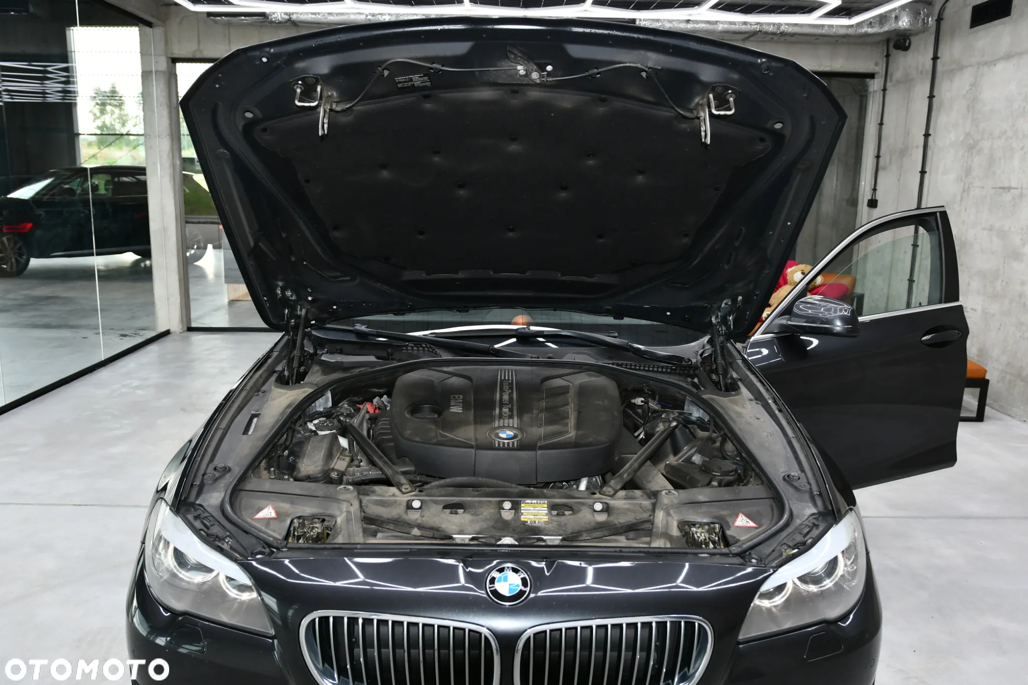 BMW Seria 5 525d - 19