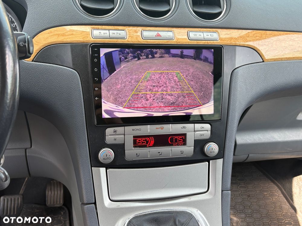 Ford Galaxy 2.0 Ghia - 14