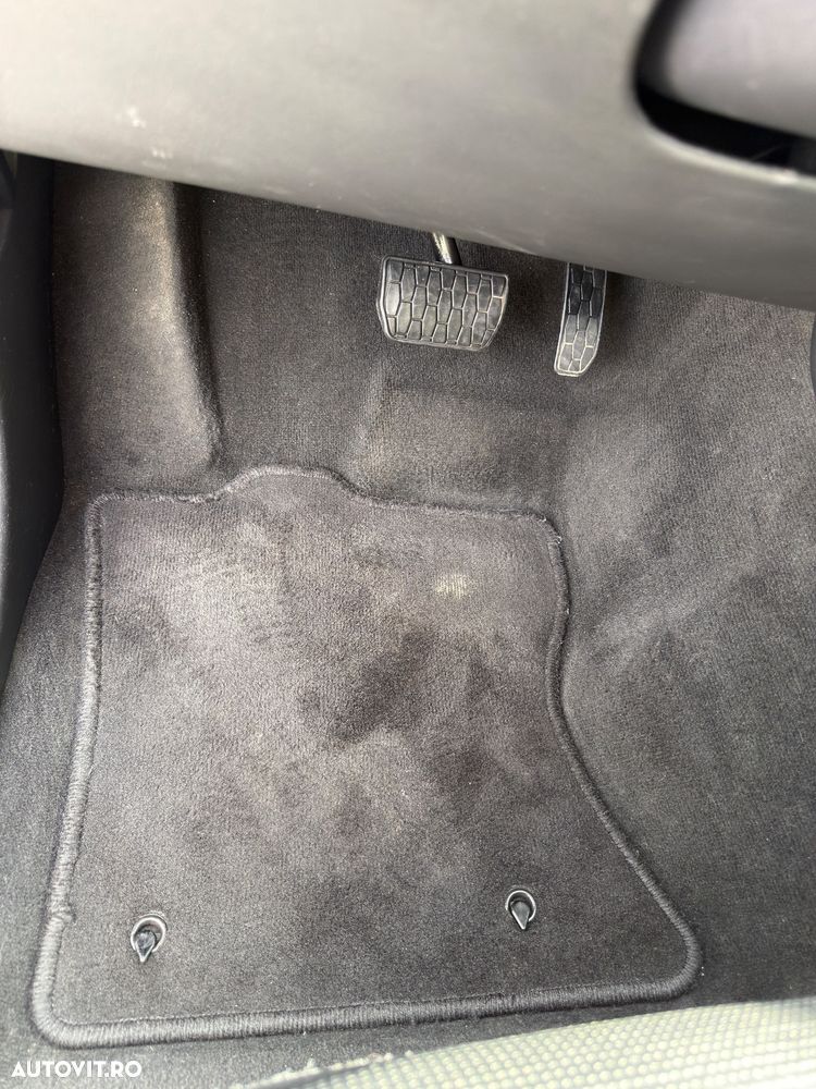 Jaguar F-Pace 20d AWD R-Sport - 17