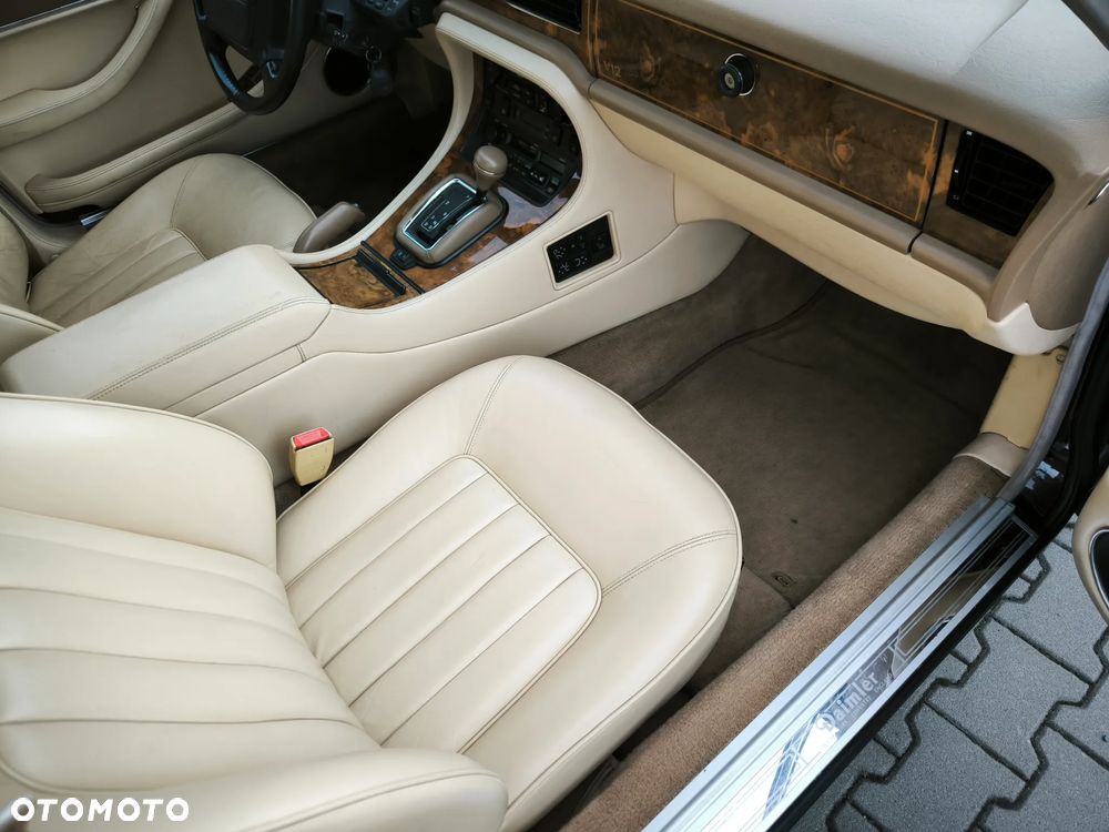 Jaguar Daimler Double Six - 7