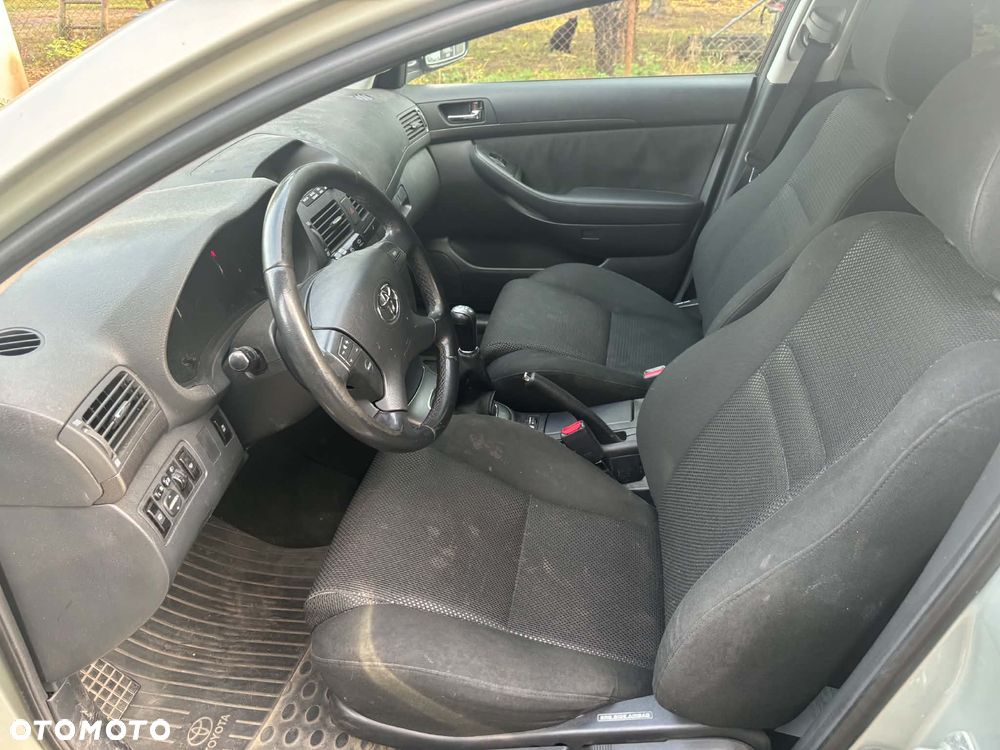 Toyota Avensis - 6