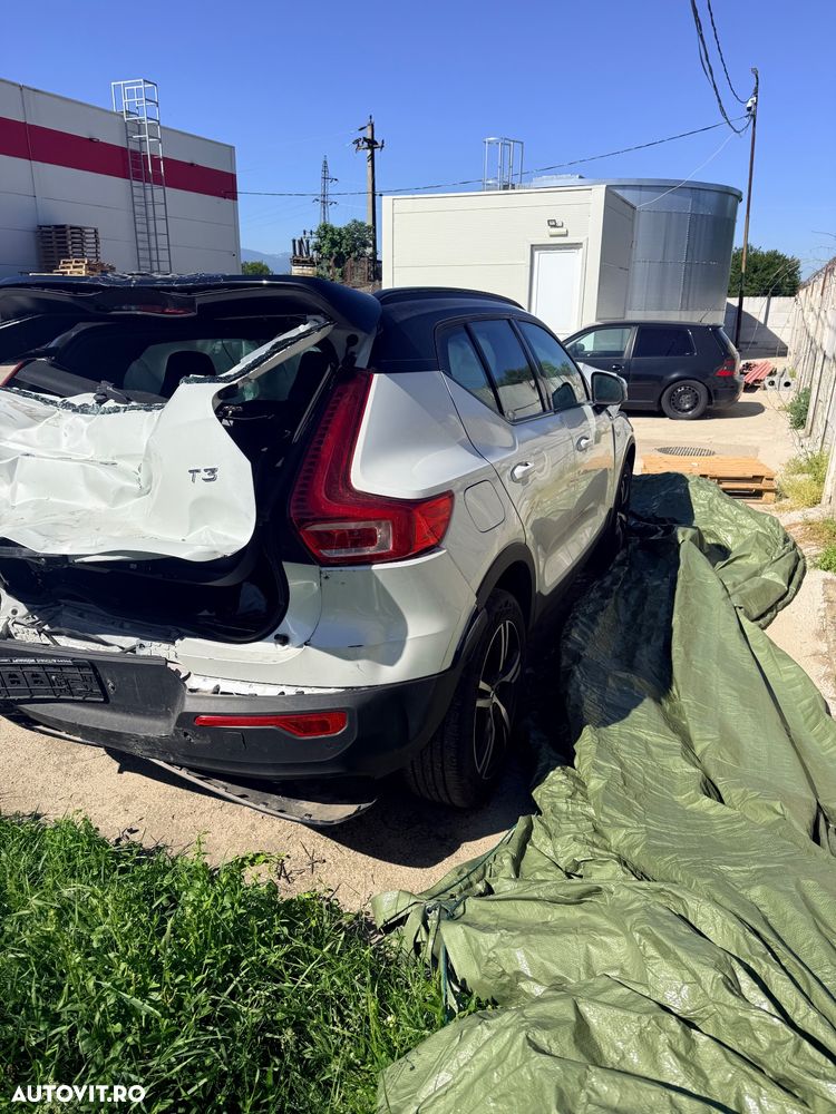 Volvo XC 40 - 4