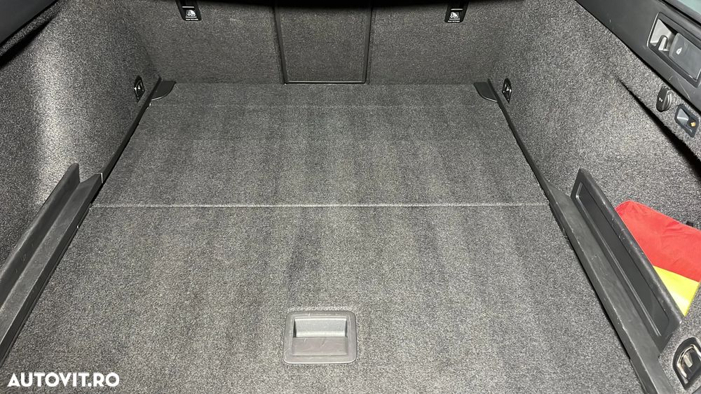 Volkswagen Passat 2.0 TDI DSG Trendline - 16