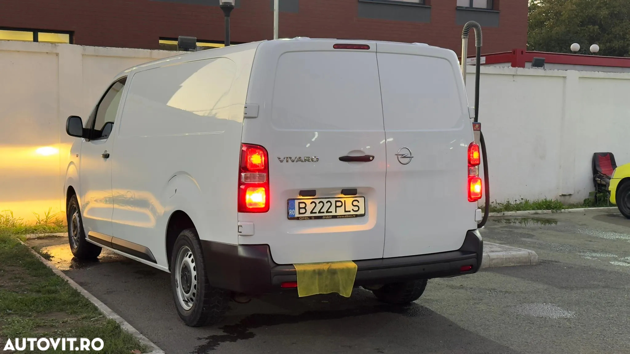 Opel Vivaro - 8