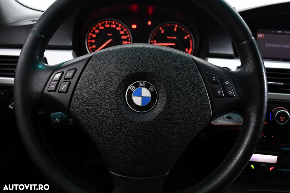 BMW Seria 3 318d - 26