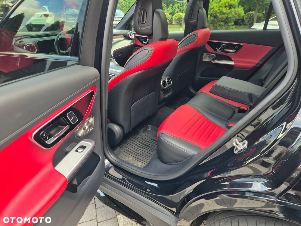Mercedes-Benz GLC 300 4Matic 9G-TRONIC AMG Line Advanced - 22
