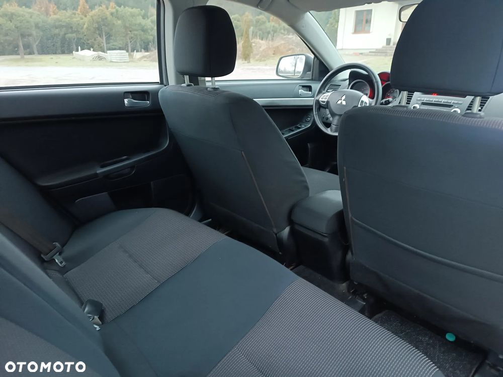 Mitsubishi Lancer - 8