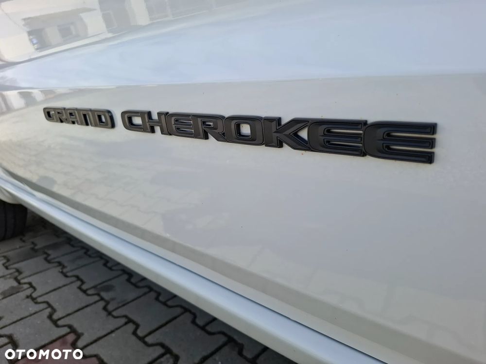 Jeep Grand Cherokee - 13