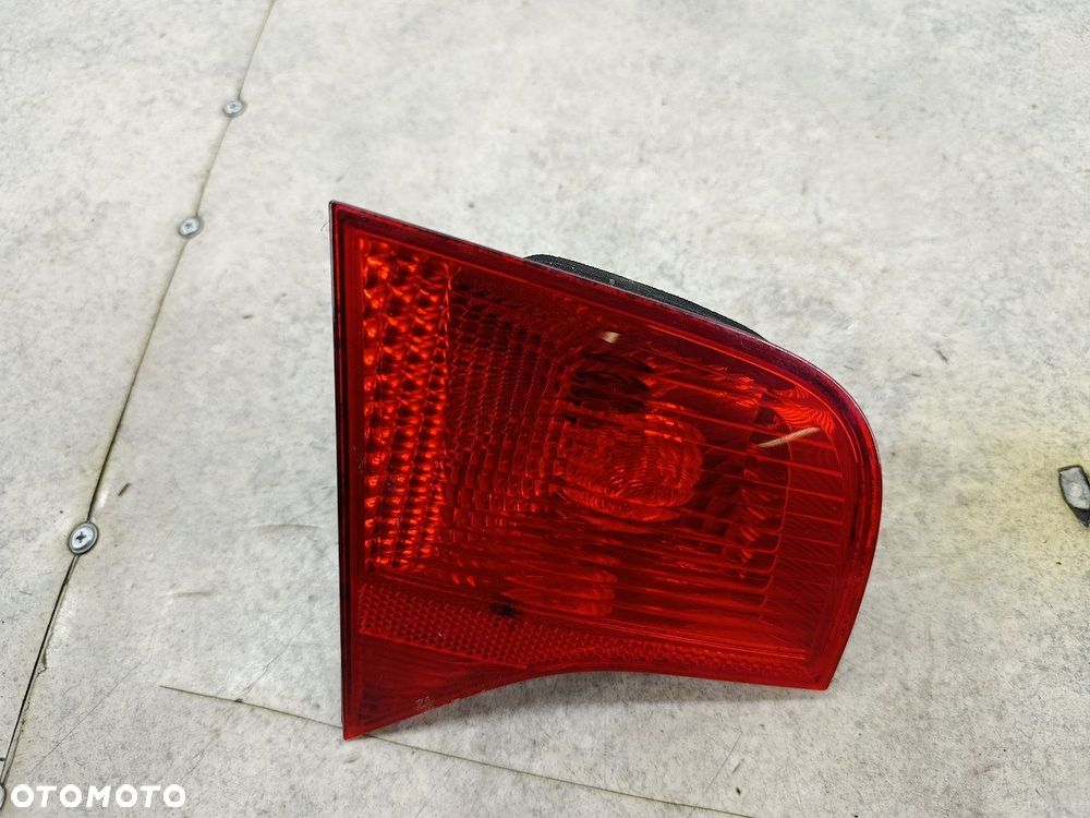 LAMPA TYLNA LEWA W KLAPE AUDI A4 B7 8E5945093A HELLA SEDAN - 3