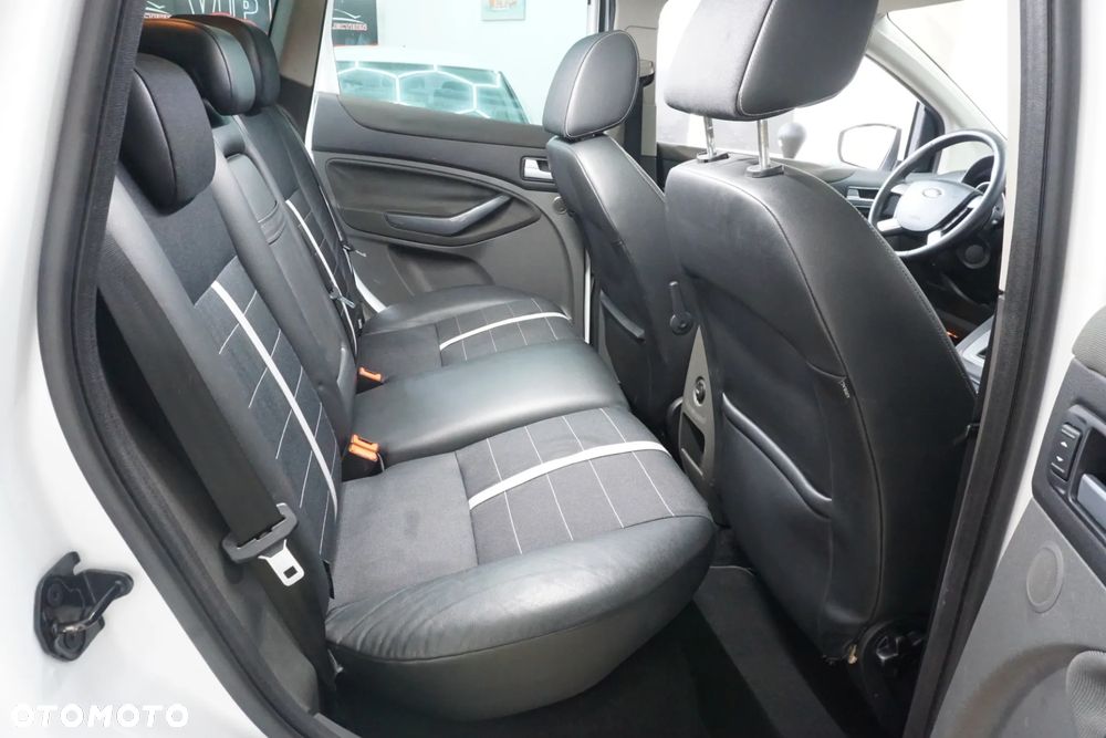 Ford Kuga 2.0 TDCi 4x4 Titanium - 16