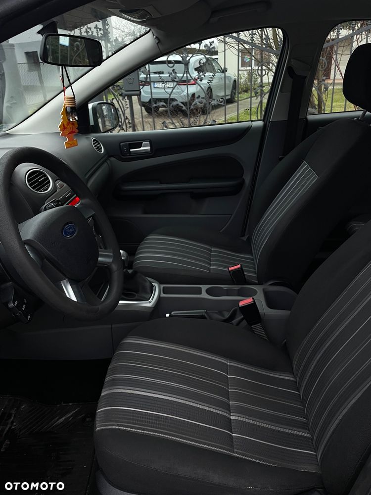 Ford Focus 1.6 Ambiente - 10