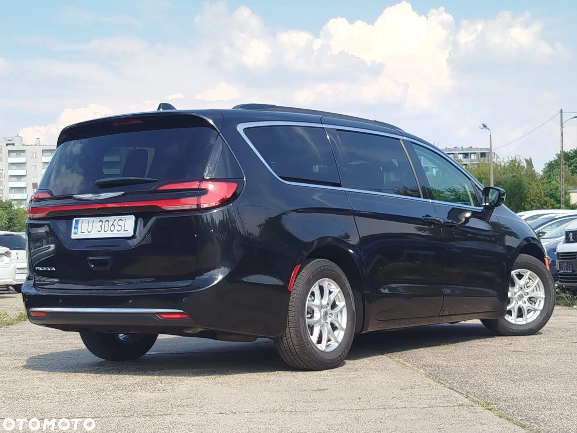 Chrysler Pacifica - 32