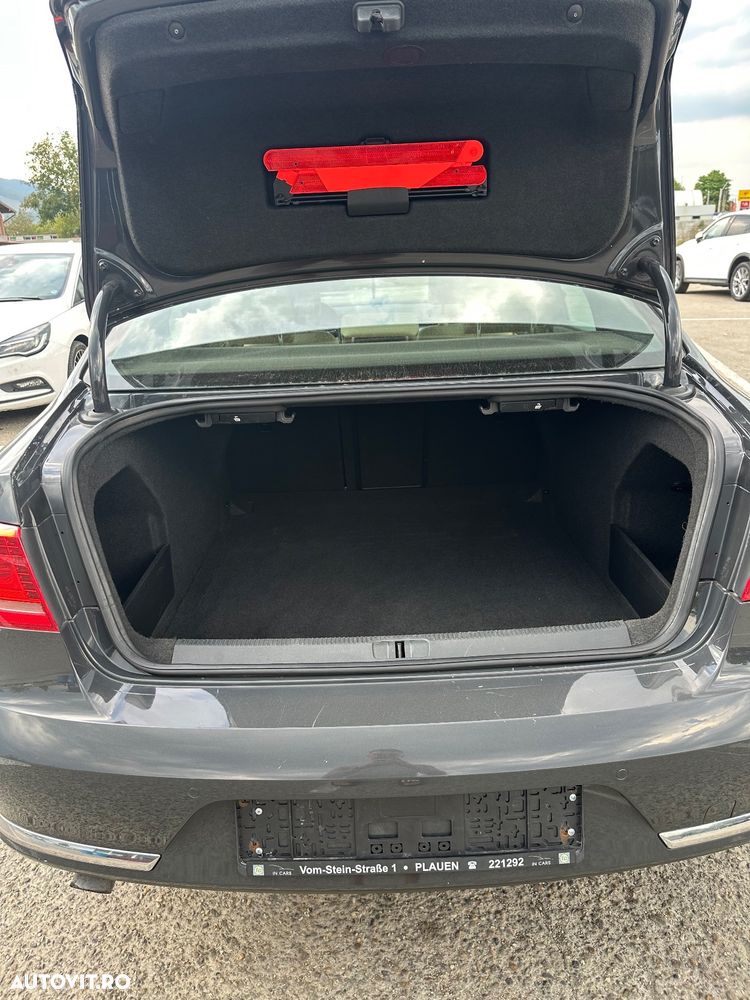 Volkswagen Passat - 14