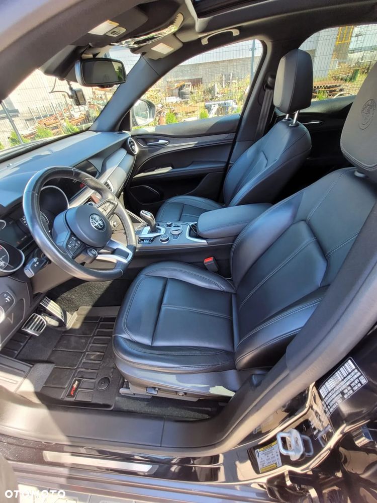 Alfa Romeo Stelvio 2.0 Turbo 16V AT8-Q4 Ti - 11