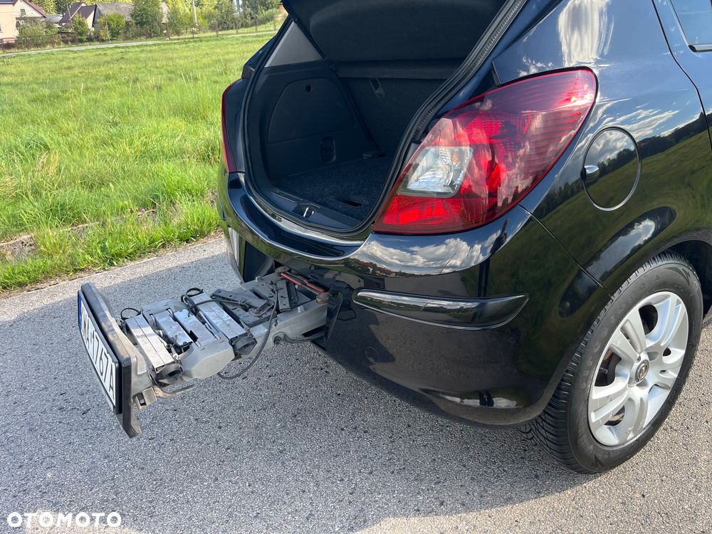 Opel Corsa 1.4 16V Essentia - 10