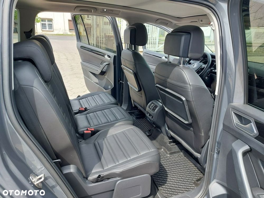 Volkswagen Touran - 13