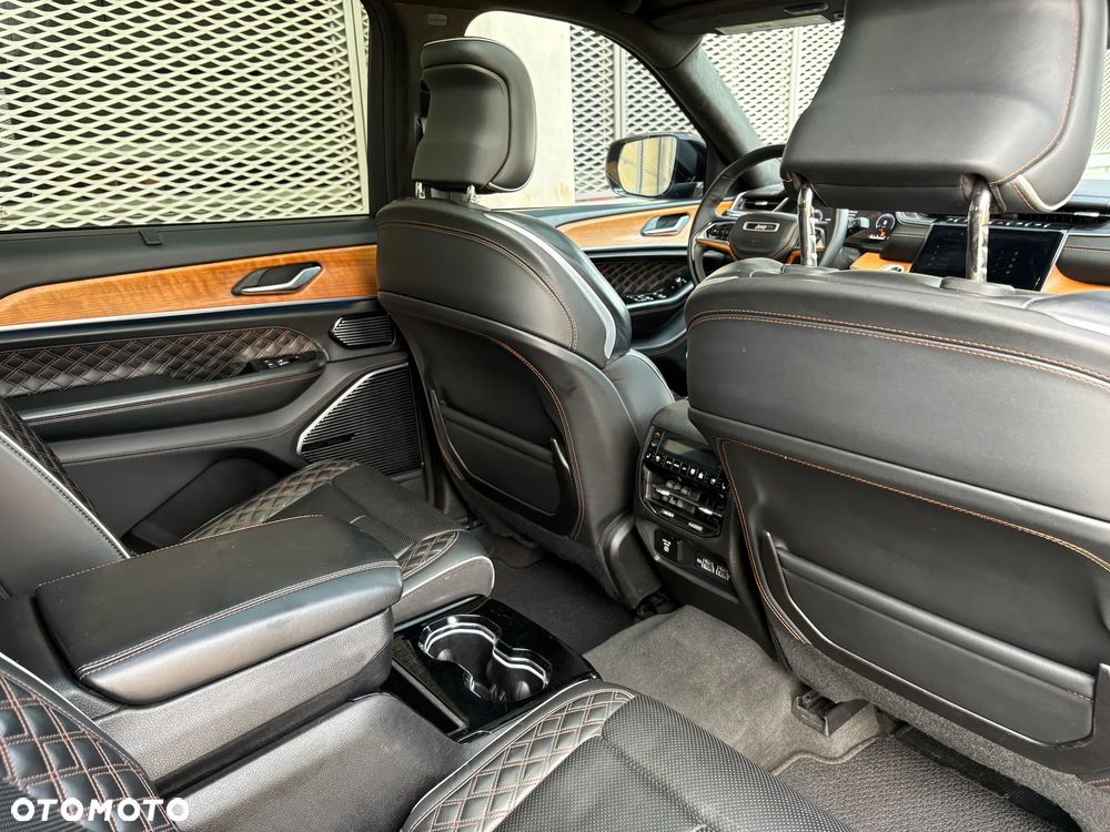 Jeep Grand Cherokee - 19