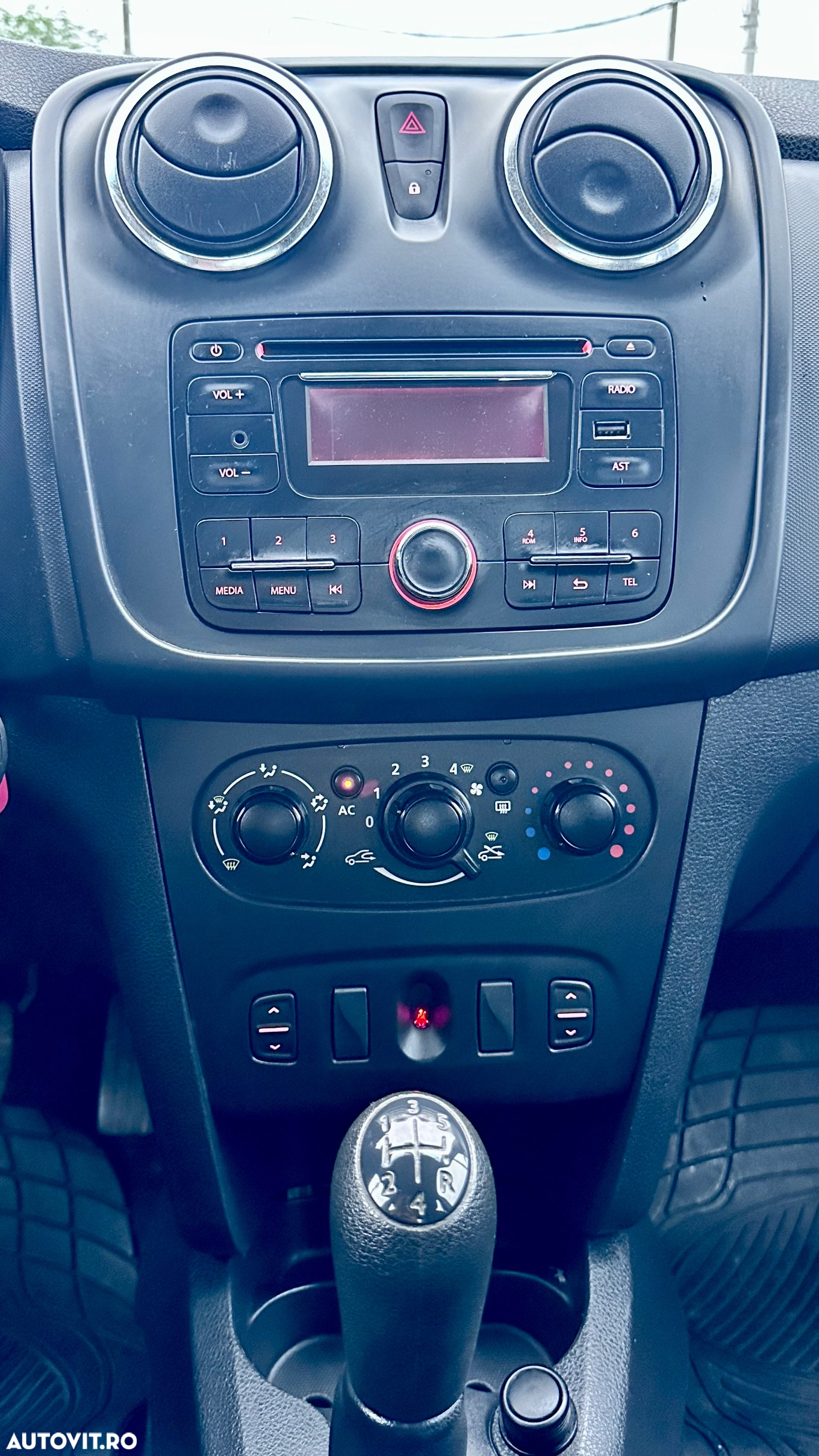 Dacia Logan 1.2 75CP Laureate - 11