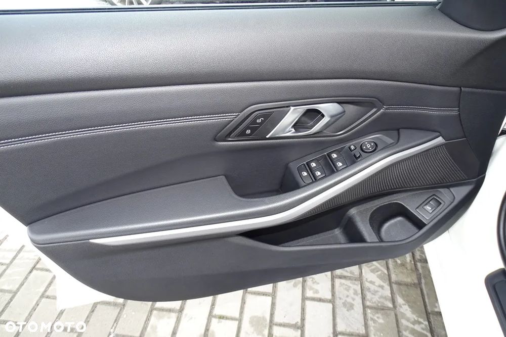 BMW Seria 3 318d Edition Luxury Line Purity - 23