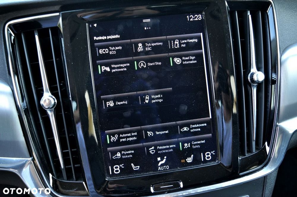 Volvo V90 D3 Momentum Pro - 39