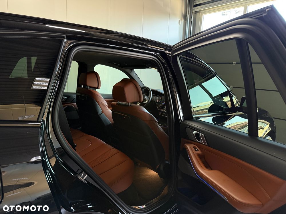 BMW X5 M M50i - 30