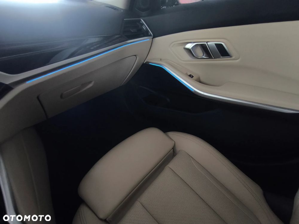 BMW Seria 3 320i - 33