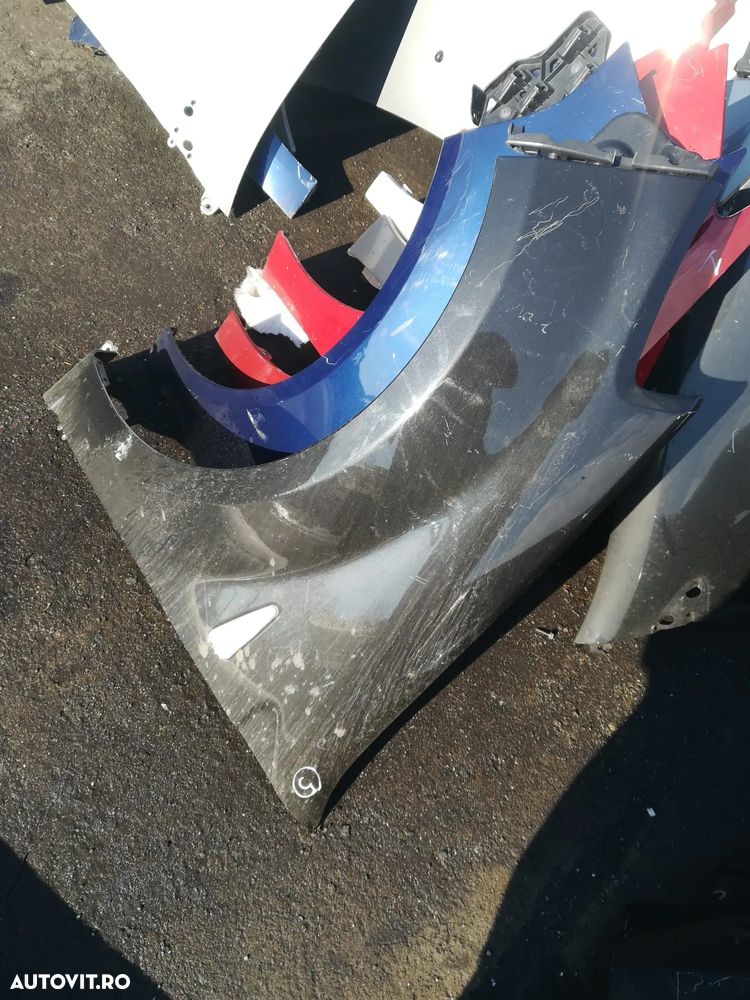 Aripa stanga Dacia Sandero  din 2012 - 1