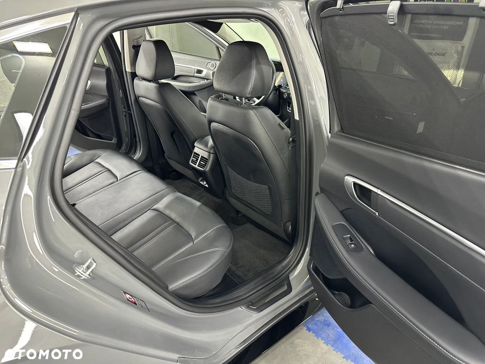 Hyundai Sonata - 16